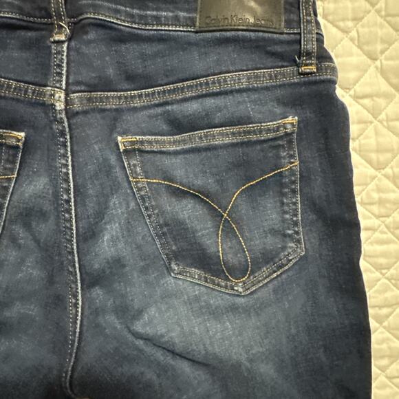 Calvin Klein Jeans Women's Dark Wash Denim Shorts - Size: 28 - Picture 10 of 10